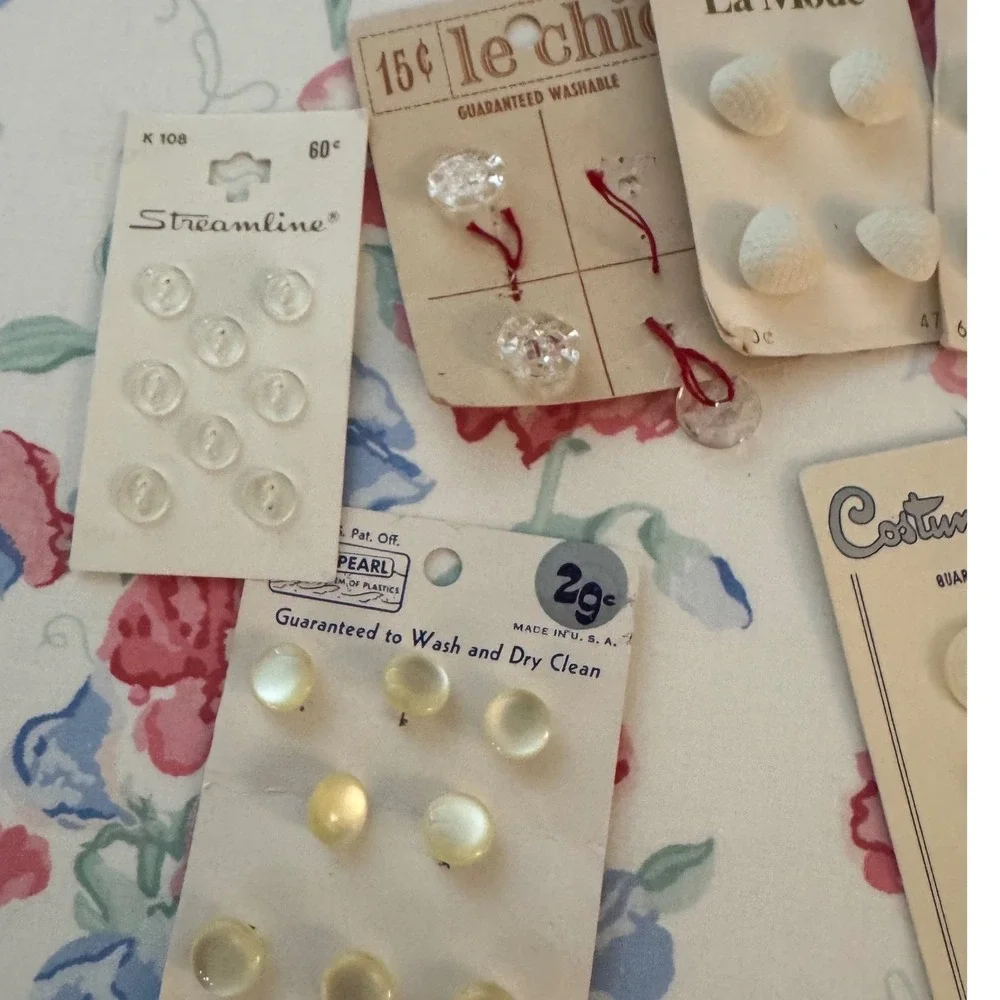 Vintage Button Lot La Mode Le Chic Costumakers Mother of Pearl Glass Retro Cards